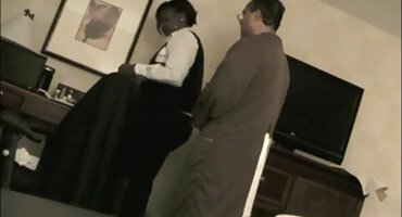 phim sex thủ dâm không che Cô gái da trắng đầu hàng nhà phim sex trâm anh sản xuất da đen để vào video.